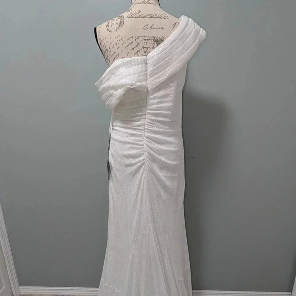 NWT Mac Duggal One-Shoulder Ruched Sequined White Gown Size 14 - Picture 6 of 7